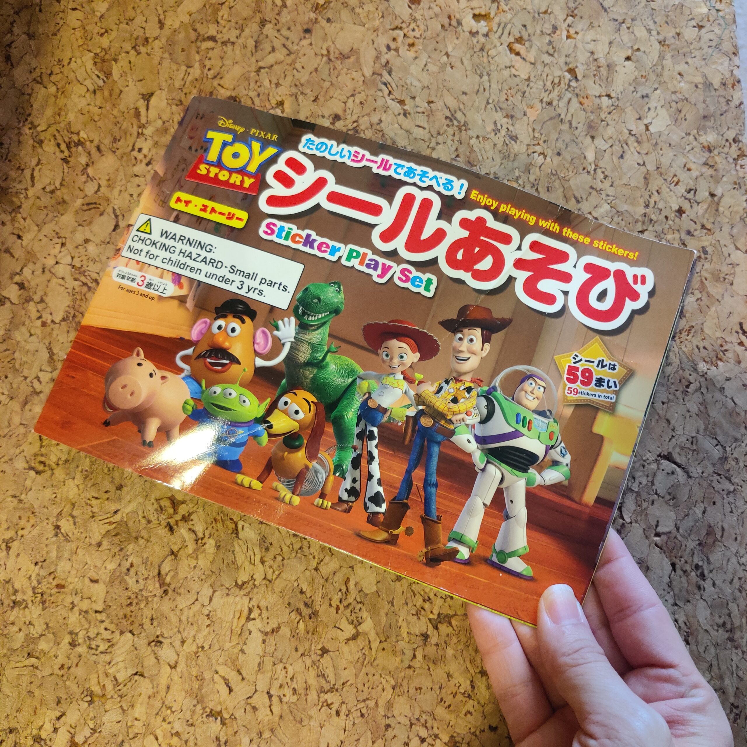 100均にシールブックや塗り絵があるので持っていきました